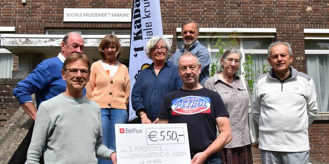 Davidsfonds schenkt cheque van 550 euro aan Kabaske Essen - (c) Noordernieuws 2024 - HDB_1052u80