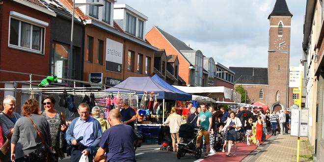 Verkeershinder centrum Essen door avondmarkt op 2 augustus