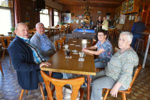 Gezelligheid in Café Boentbos op Nieuwmoer