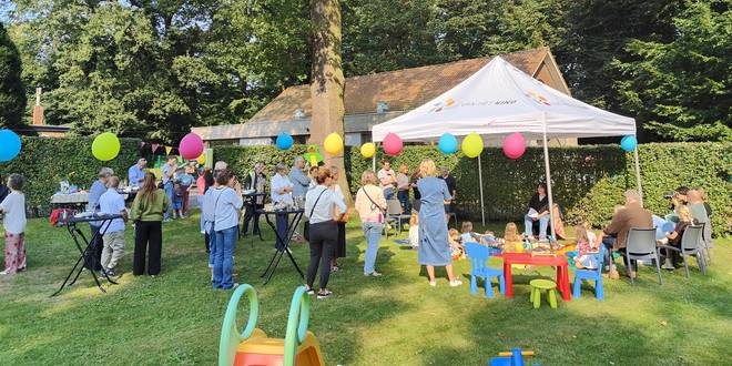 Brasschaatse kinderen nemen Tutjesboom feestelijk in gebruik