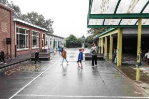 Basisschool De Linde in Kalmthout aan de start van vergroening speelplaats 2