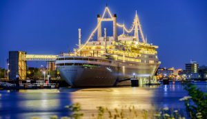 In Rotterdam uitgaan - Hotel Restaurant Cruiseschip SS Rotterdam - Buitenzicht