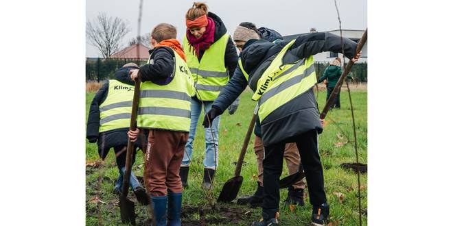 Eerste natuurperk aangeplant aan het Hubertinnepad in Gooreind