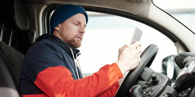 Focus op de weg, niet op je gsm!