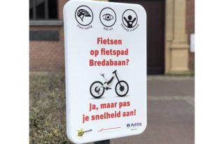 Nieuw informatiebord herinnert fietsers aan veiligheid op Bredabaan in centrum