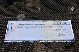 WZC Sint-Michael overhandigt Broeder Willy royale cheque voor missiewerken - Essen - (c) Noordernieuws 2025 - HDB_3020